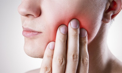 woman with toothache
